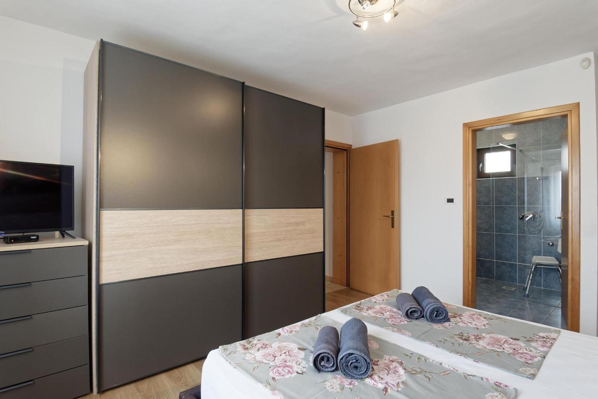 Apartment Larissa Višnjan Extérieur photo